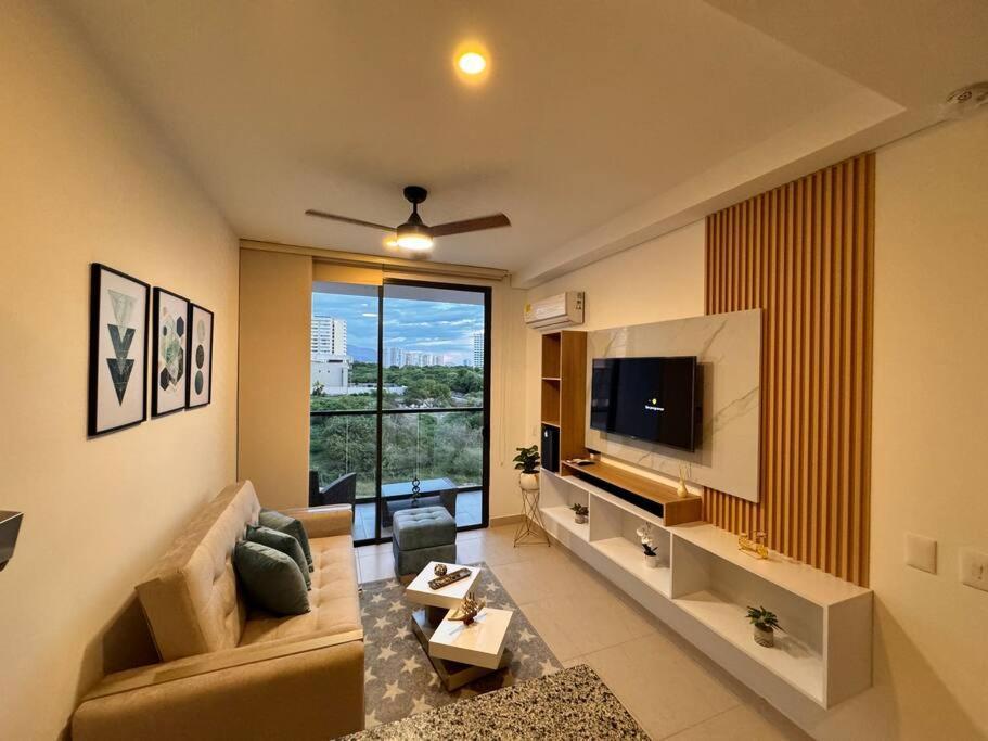 Celeste A Pasos Del Mar Y Aeropuerto Apartamento *